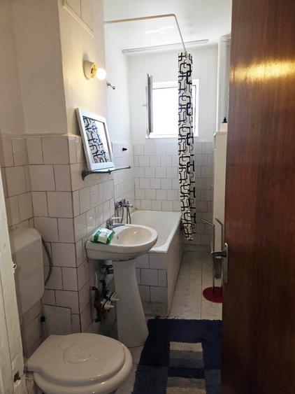 Garsonieră decomandată în Titan