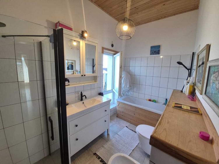 Casă cu 4 camere cu Teren 1000 Mp în Ciofliceni