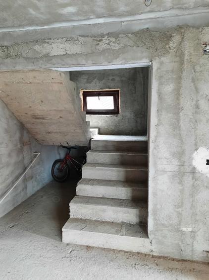Casă cu 4 camere cu Teren 300 Mp în Căpățânești