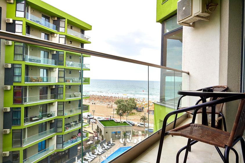 Apartament cu 3 camere decomandat în Mamaia-Sat