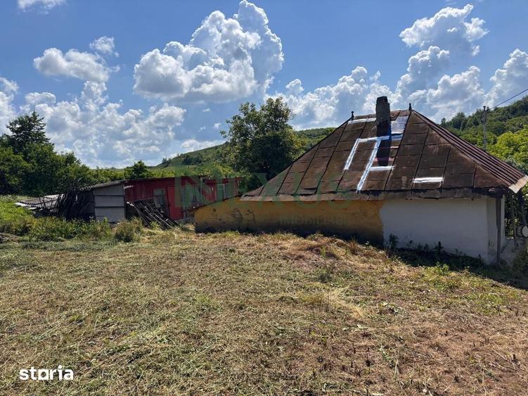 Casă cu 2 camere cu Teren 3200 Mp în Traian