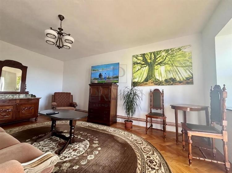 Apartament cu 3 camere decomandat în Aradului
