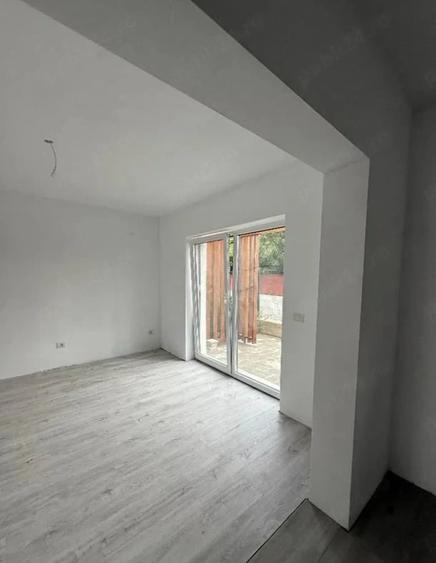 Casă cu Teren 3200 Mp în Mineri