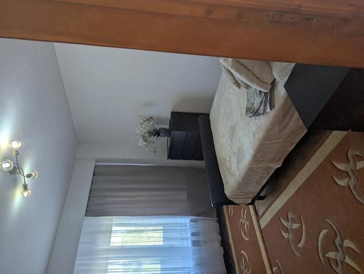 Apartament cu 4 camere decomandat în Victoriei