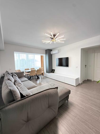 Apartament cu 3 camere decomandat în Traian