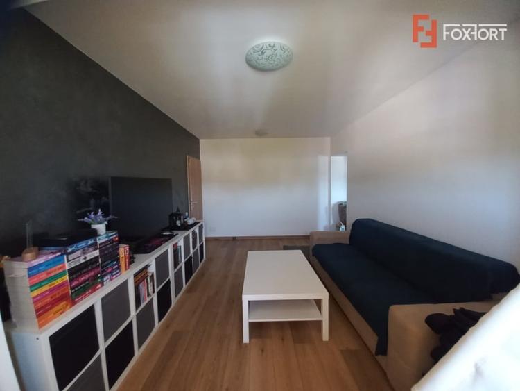 Apartament cu 3 camere semidecomandat, mobilat în UMT