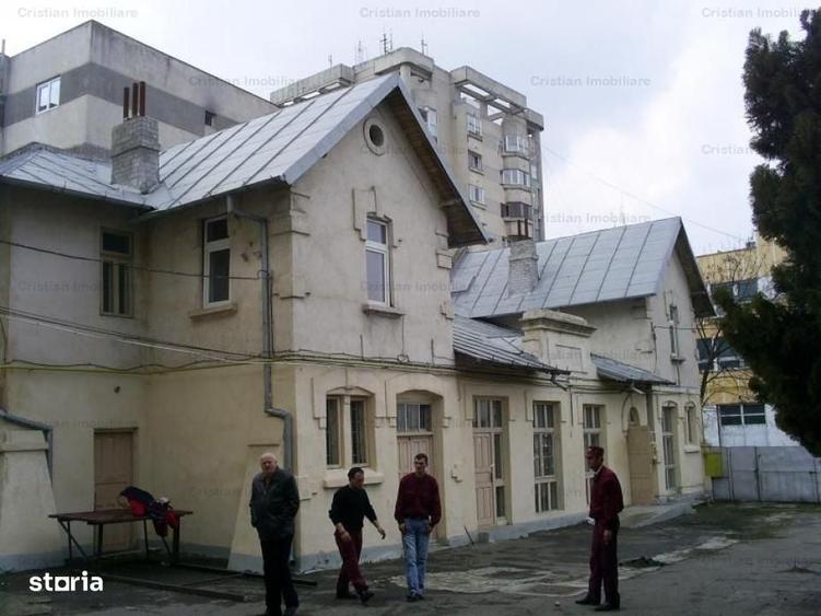 Casă cu 4 camere cu Teren 955 Mp în Central