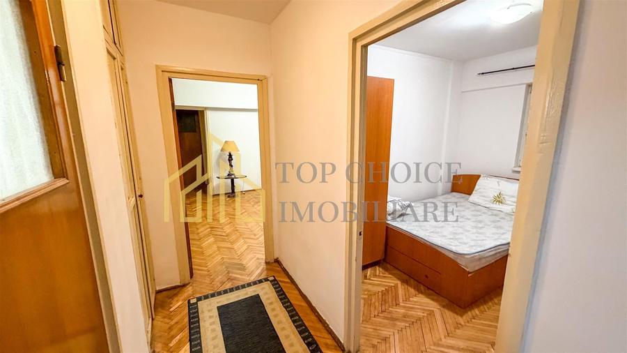 Apartament cu 3 camere semidecomandat, mobilat în 1 Mai