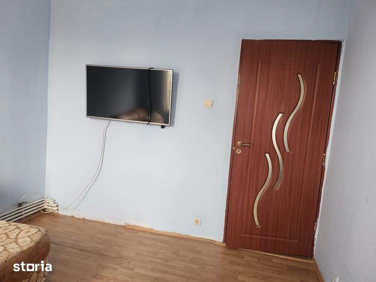 Apartament cu 3 camere semidecomandat în Republicii