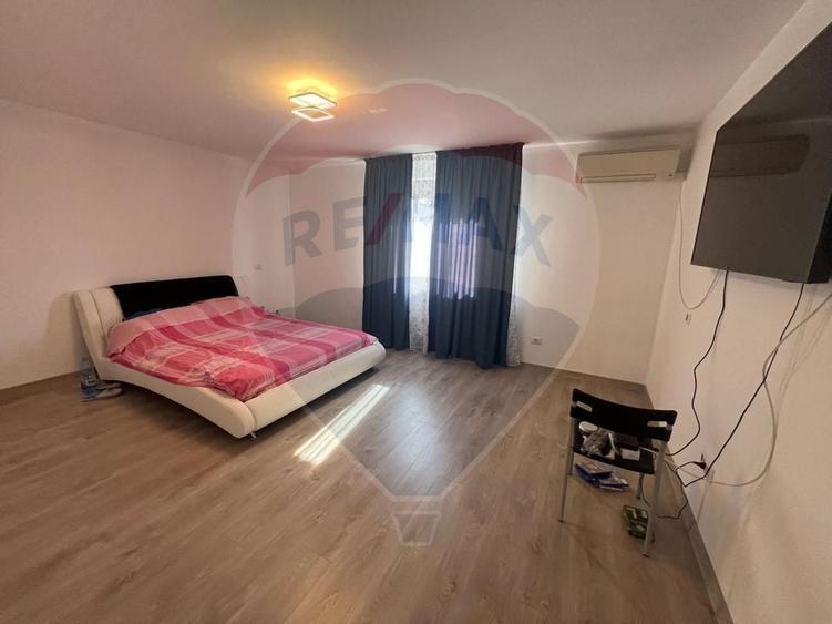 Casă individuală cu 4 camere cu Canalizare în Sud-Est