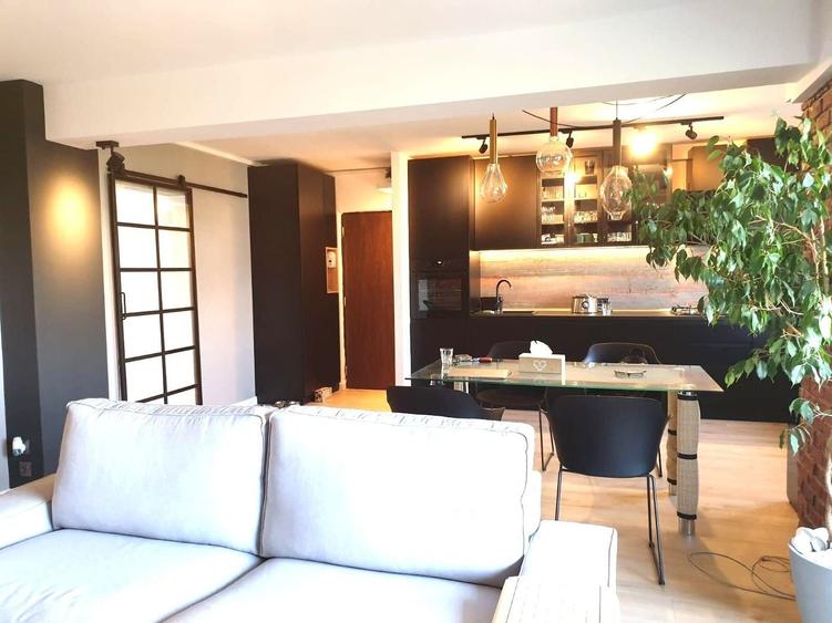 Apartament cu 3 camere decomandat, mobilat în Decebal