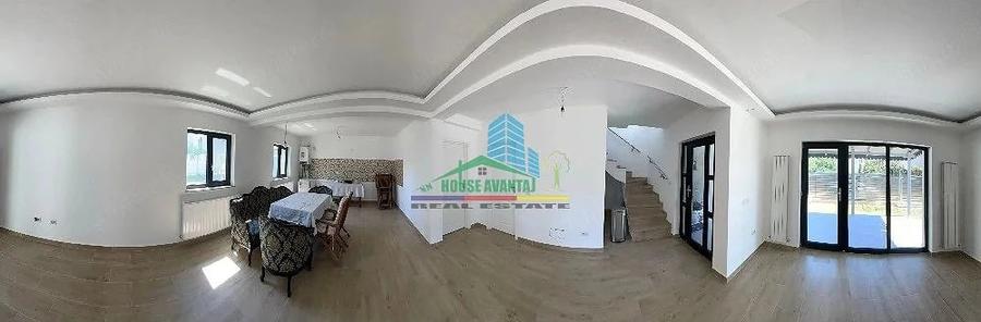 Casă cu Teren 400 Mp în Sud