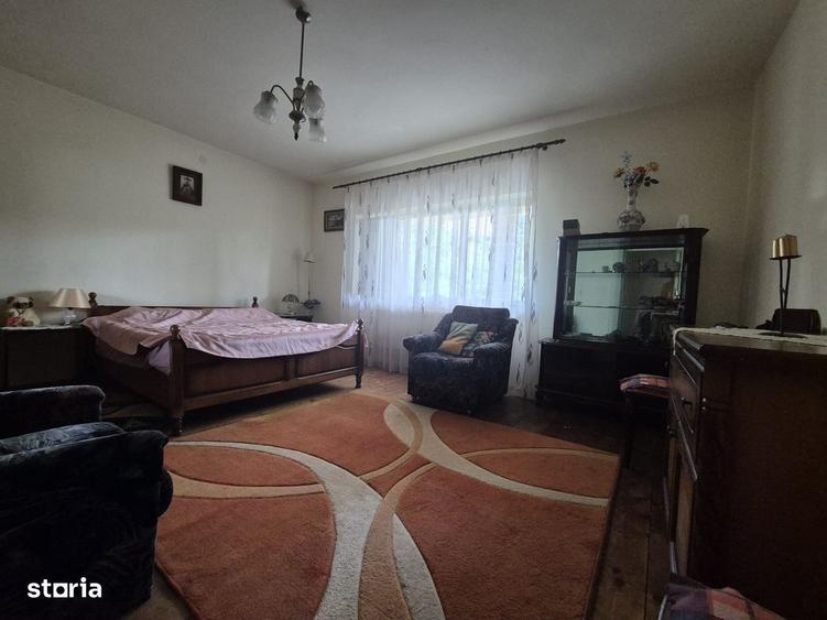 Casă cu 4 camere cu Teren 662 Mp în Central