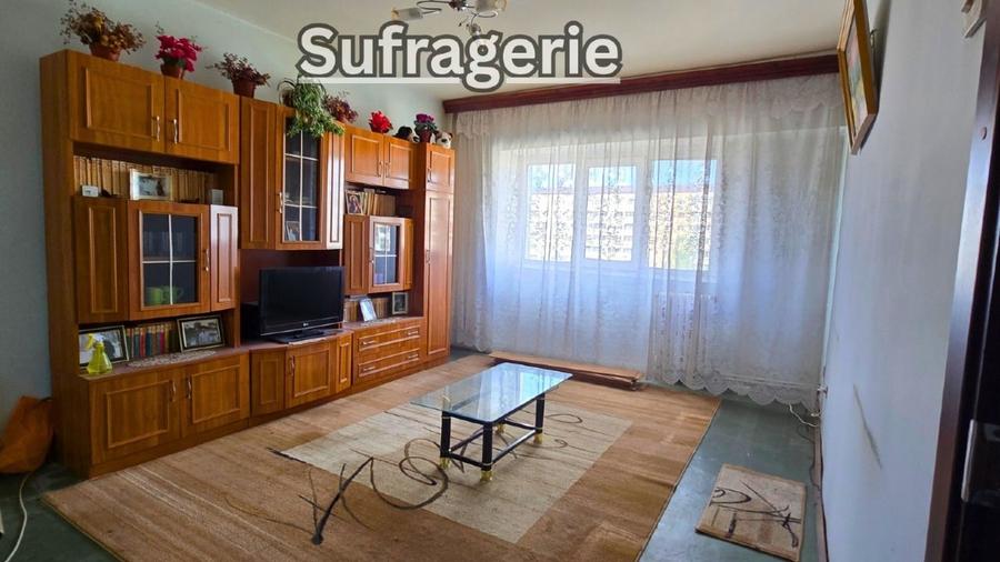 Apartament cu 4 camere decomandat, mobilat în Dacia