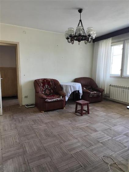 Apartament cu 3 camere semidecomandat în Sud