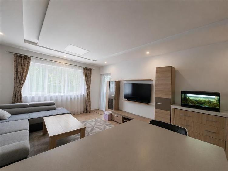 Apartament cu 3 camere decomandat, mobilat în Exterior Est