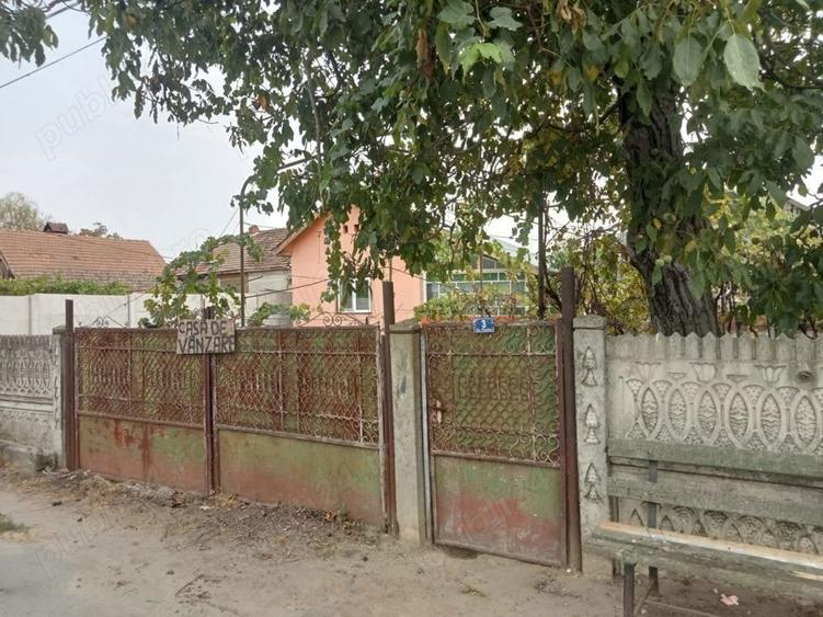 Casă cu 4 camere în Ostroveni