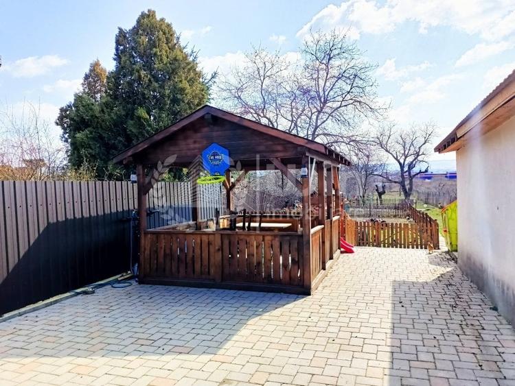 Casă individuală cu 6 camere cu Canalizare în Dâmbul Rotund