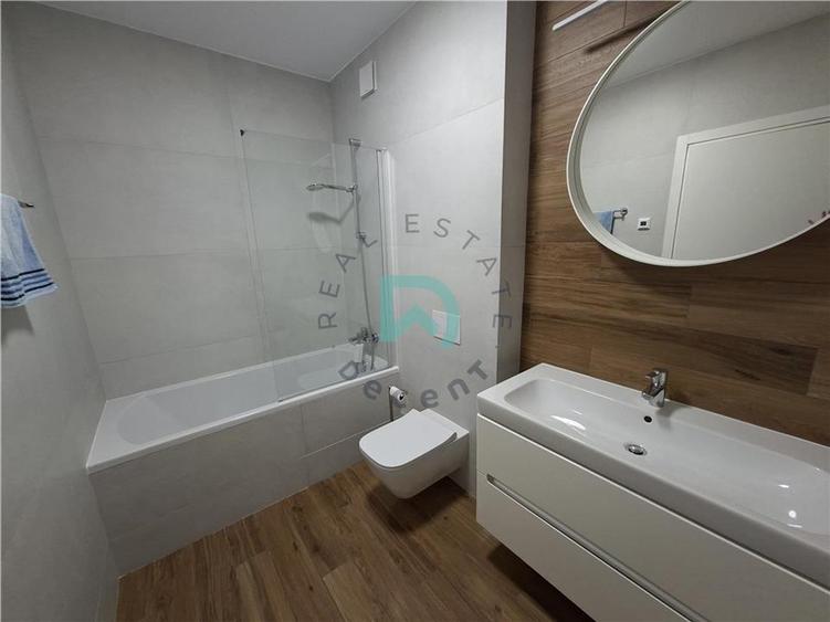 Apartament cu 3 camere decomandat în Drumul Poienii