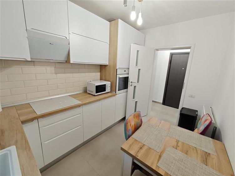 Apartament cu 3 camere decomandat, mobilat în Central