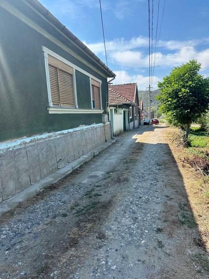 Casă cu 4 camere cu Teren 688 Mp în Câlnic