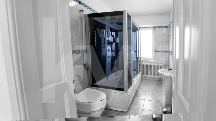 Casă individuală cu 13 camere cu Canalizare în Cisnădie