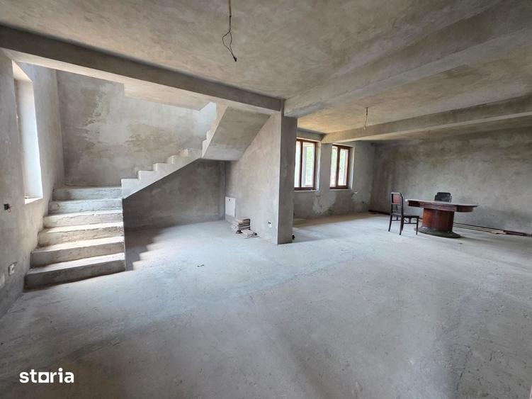 Vila in Roman parter + etaj, teren 700 mp, din caramida - 7