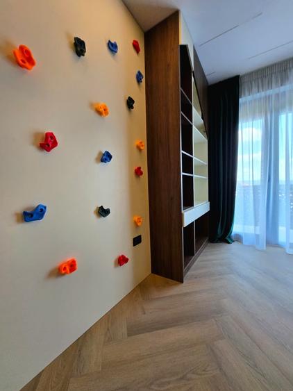 Apartament cu 4 camere decomandat în Galata