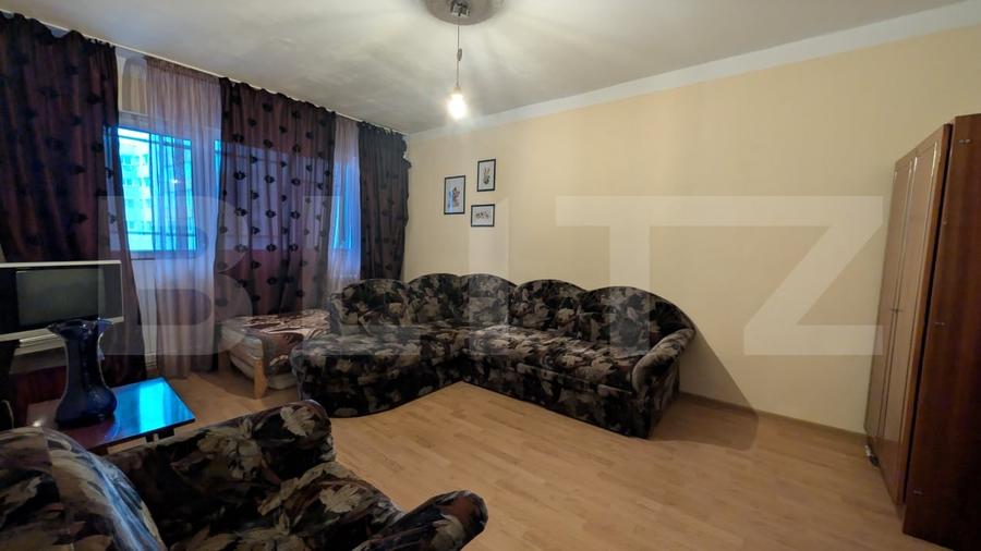 Apartament cu 4 camere decomandat, mobilat în Republicii