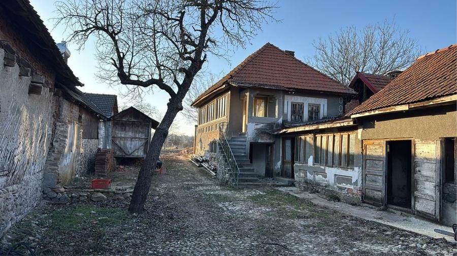 Casă cu 4 camere cu Teren 1000 Mp în Central