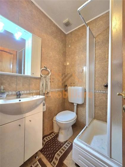Casă cu 6 camere cu Teren 1761 Mp în Izlaz