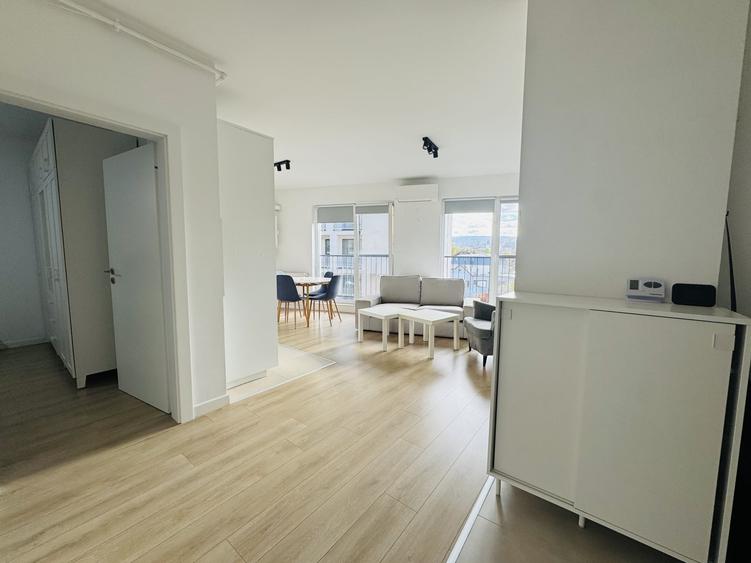 Apartament cu 3 camere semidecomandat, mobilat în Central