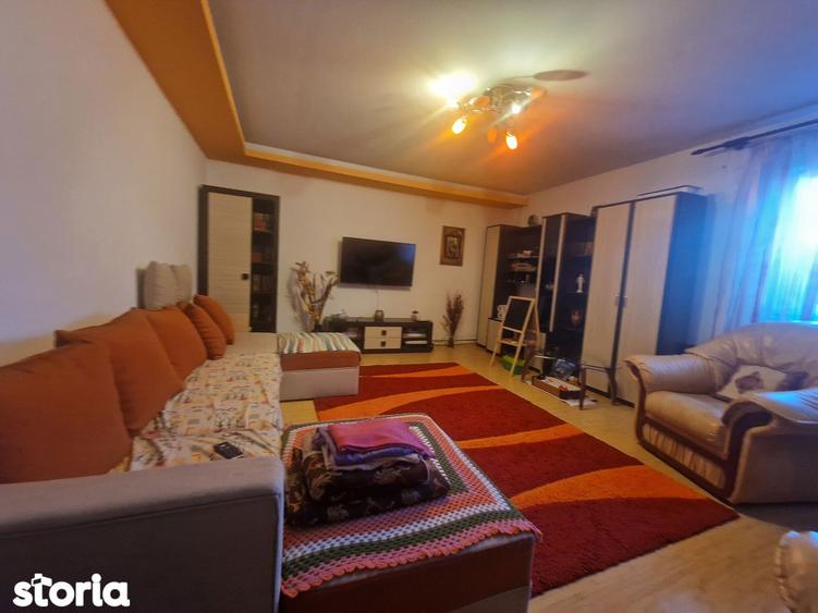 Casă cu 6 camere cu Teren 425 Mp în Lumina