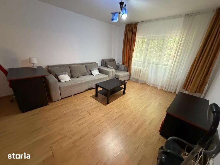Apartament cu 3 camere decomandat în Rahova