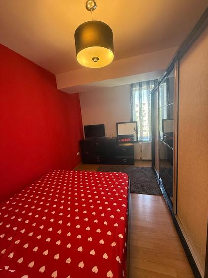 Apartament cu 3 camere în Girocului