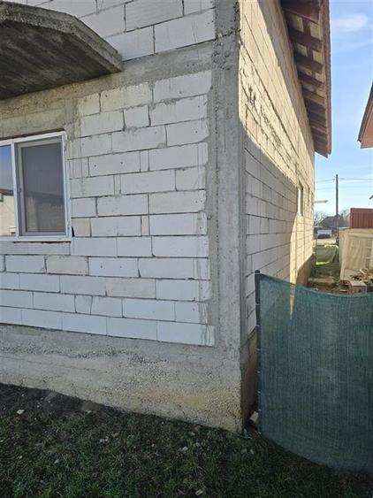 Casă cu 4 camere cu Teren 300 Mp în Palota