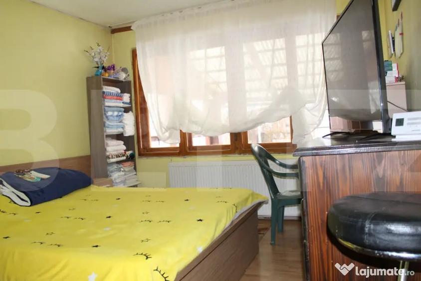 Casă cu 7 camere cu Teren 1580 Mp în Central