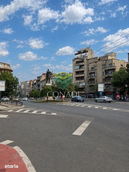 Apartament cu 3 camere semidecomandat în Centrul Civic