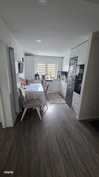 Apartament cu 3 camere în Micro 16