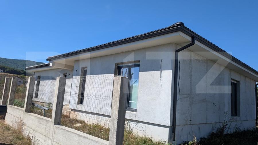 Casă individuală cu 4 camere cu Teren 497 Mp în Micești