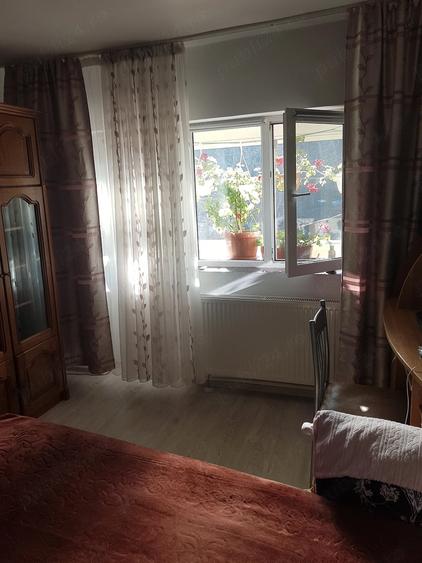 Apartament cu 3 camere decomandat în Sărata