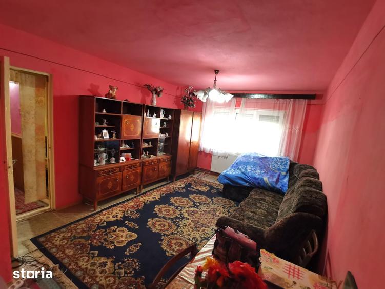 Apartament cu 4 camere decomandat în Central