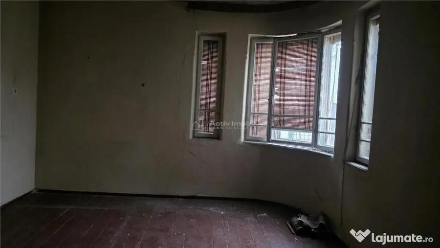 Casă cu 6 camere cu Teren 182 Mp în Calea București