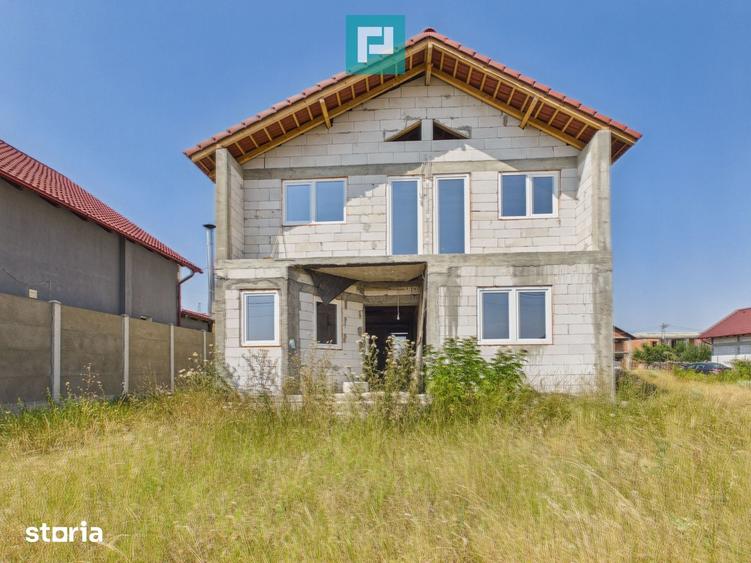 Casă cu 5 camere cu Teren 300 Mp în Fântânele