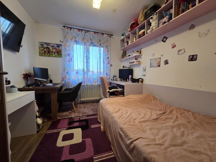 Apartament cu 3 camere semidecomandat, mobilat în Tătărași