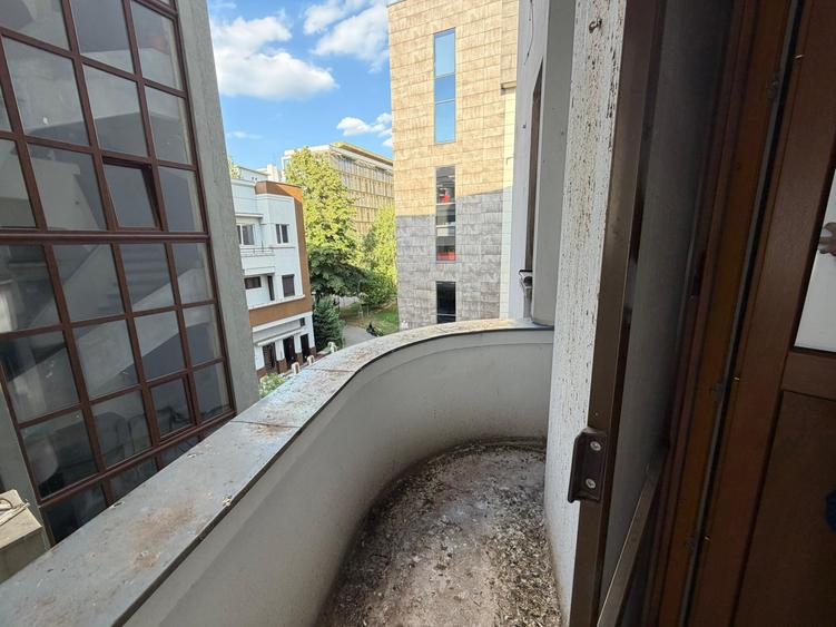 Apartament cu 2 camere semidecomandat, mobilat în Calea Victoriei