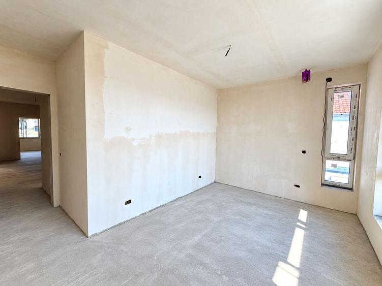 Duplex cu 4 camere cu Canalizare în Iris