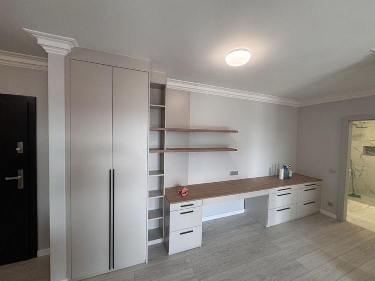 Apartament cu 3 camere decomandat în Exterior Vest