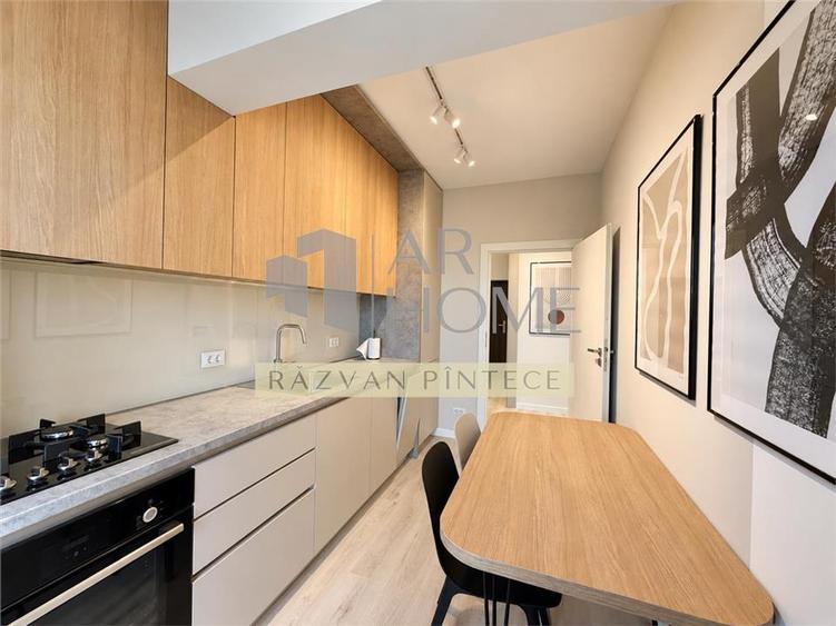 Apartament cu 3 camere decomandat, mobilat în Albert