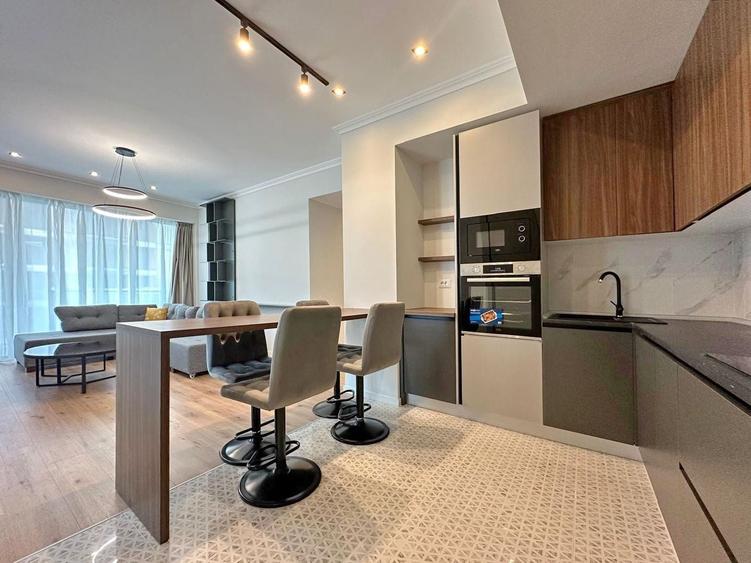 Apartament cu 3 camere decomandat, mobilat în Central